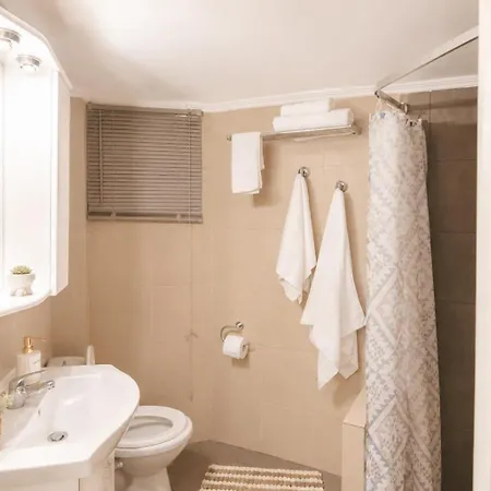σpacious 2 Bedroom Rotunda Viewσ